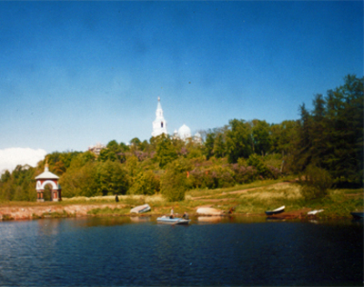 Вид монастыря из Монастырской бухты. 
    Фото: Илья Буяновский