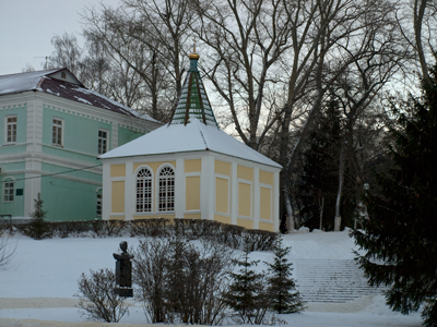 Здание Саранской епархии и Спасская часовня.
               Фото: Ярослав Блантер