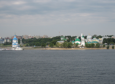 Панорама города. Слева Успенская церковь, в центре Троицкий монастырь. Фото: Екатерина Манаенкова