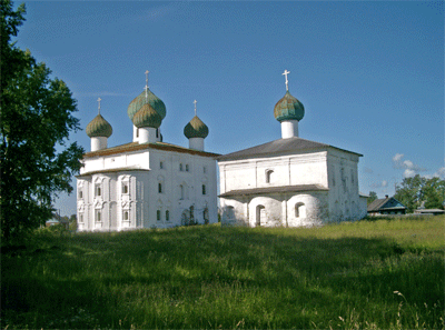 Слева Благовещенская церковь (1692),
            справа Никольская церковь (1741).
            Фото: Ярослав Блантер