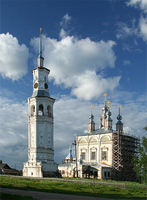 Воскресенский собор (1698 — 1716) 
            и колокольня (1743). Фото: Денис Кабанов