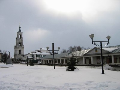 Колокольня Казанского
            собора (1837—48) и Гостиные Ряды. Фото: Марина Егорова