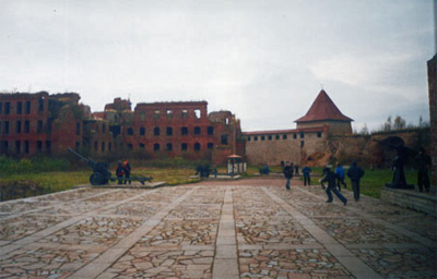 Внутренний двор крепости. 
            Фото: Илья Буяновский