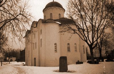 Успенская церковь (XII век). 
         Фото: Илья Буяновский