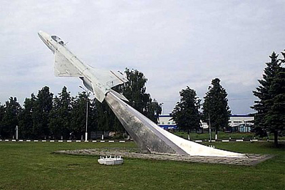 Жуковский. Памятник самолету МИГ-21.  
         Фото: nordprod