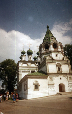 Богоявленский собор в 2003 году (до реставрации). 
            Фото: Илья Буяновский