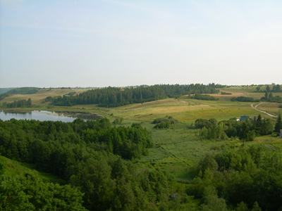 Вид с крепости на Городищенское озеро. Фото:
         Инна Драбкина