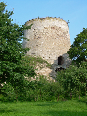 Фото: Одна из башен крепости. 
         Инна Драбкина