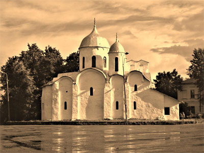 Sobor Ioanna Predtechi (Cathedral of 
         St. John the Baptist, 1240). Photo: Yaroslav Blanter.
          