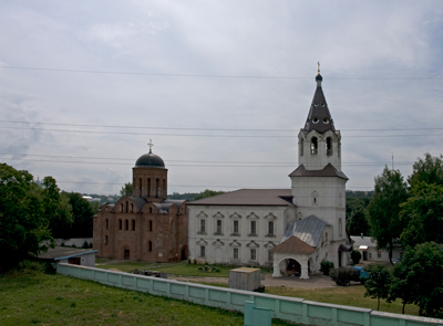 Церковь Петра и Павла и Варваринская церковь (1753—1757). 
            Фото: Ярослав Блантер