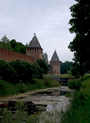 Башни Бублейка (спереди) и Громовая. 
            Фото: Ярослав Блантер